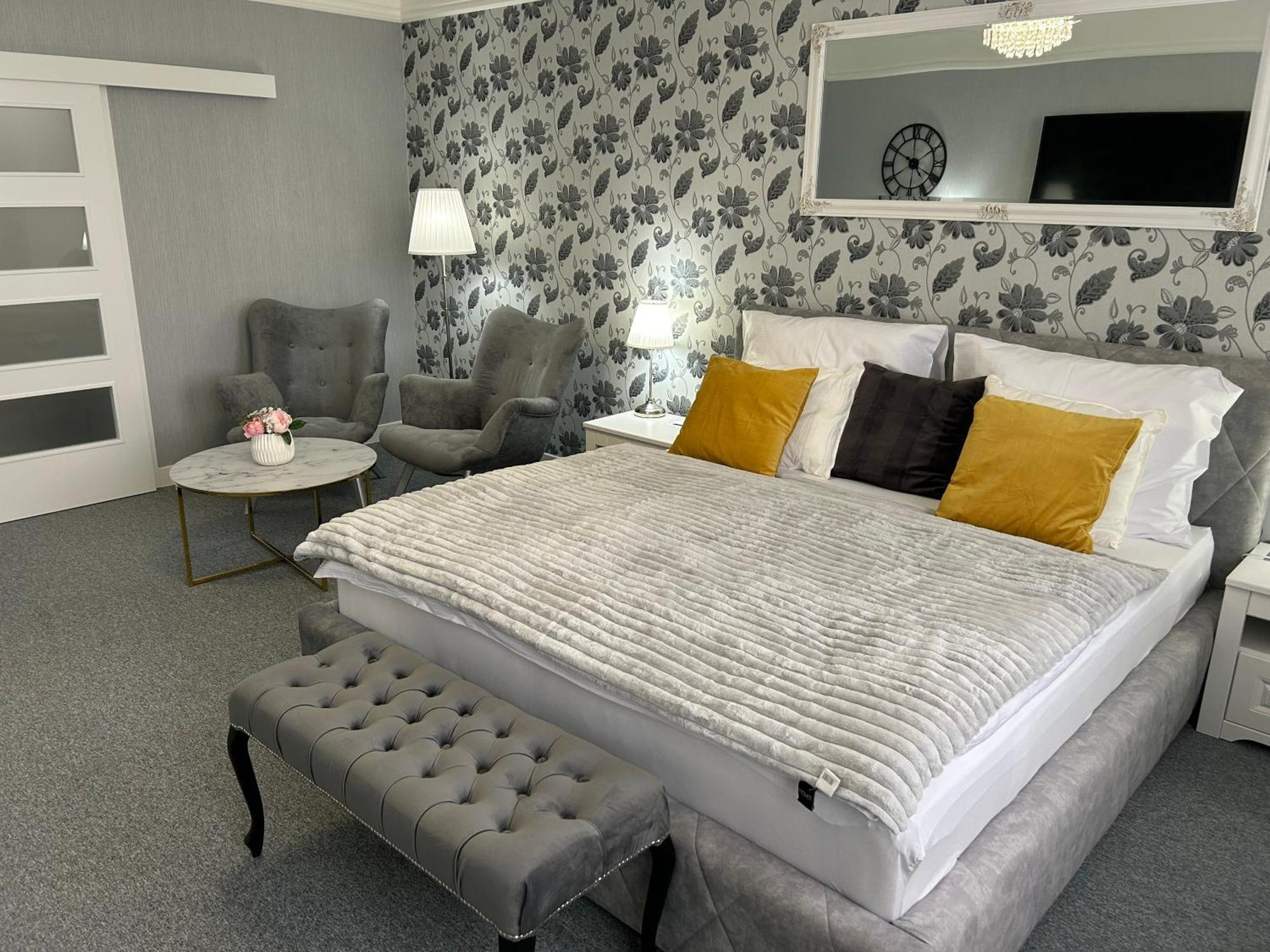 Efipa Glamour Apartments Плзень Екстер'єр фото